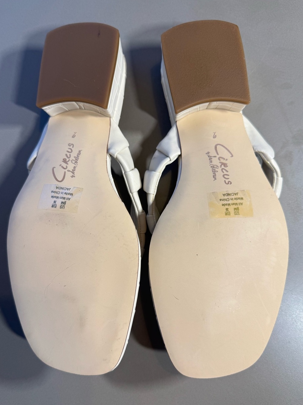Circus NY Cream Croc Embossed Thong Sandals Size NWOT - Picture 5 of 8